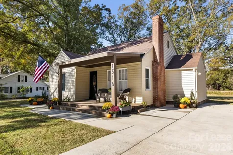 1316 Mecklenburg Highway Mooresville NC 28115