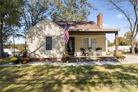1316 Mecklenburg Highway Mooresville NC 28115