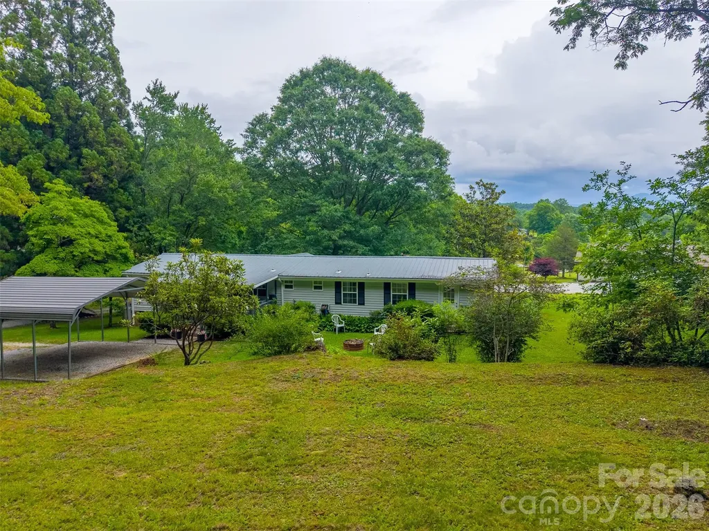 1350 N Skeenah Road Franklin NC 28734