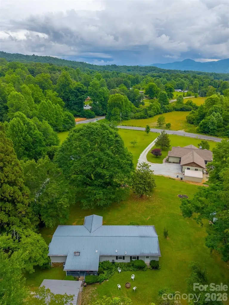1350 N Skeenah Road Franklin NC 28734