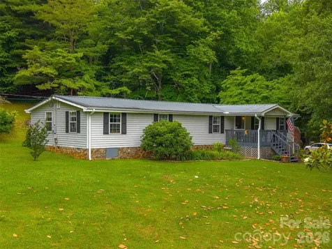 1350 N Skeenah Road Franklin NC 28734