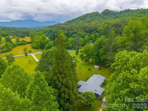 1350 N Skeenah Road Franklin NC 28734