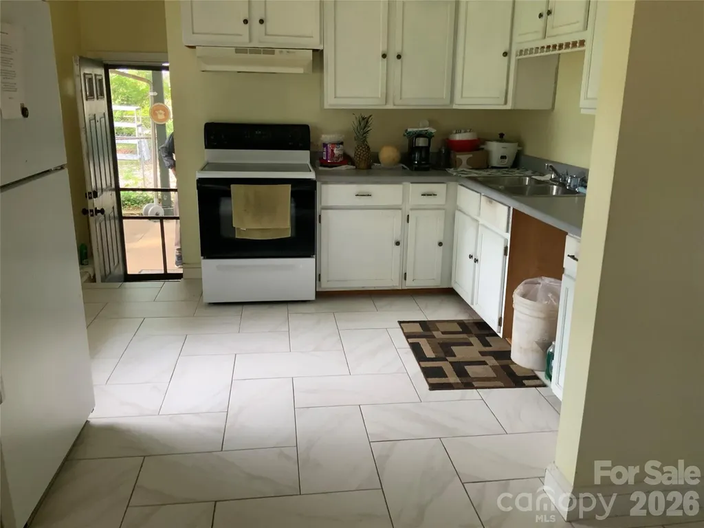 37 Hartshorn Drive Candler NC 28715