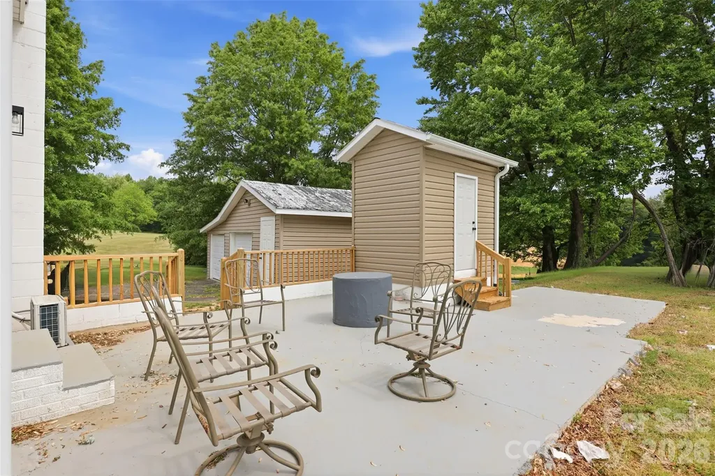 391 & 395 Poplar Springs Road Elkin NC 28621