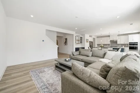 6018 Valehaven Place Charlotte NC 28269