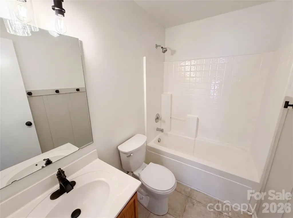 6121 Linda Vista Lane Charlotte NC 28216