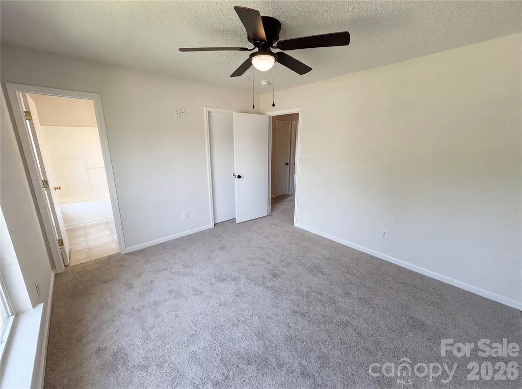 6121 Linda Vista Lane Charlotte NC 28216