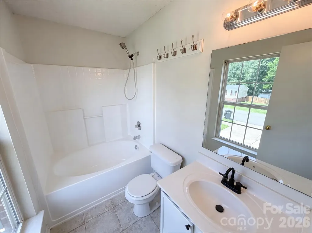 6121 Linda Vista Lane Charlotte NC 28216