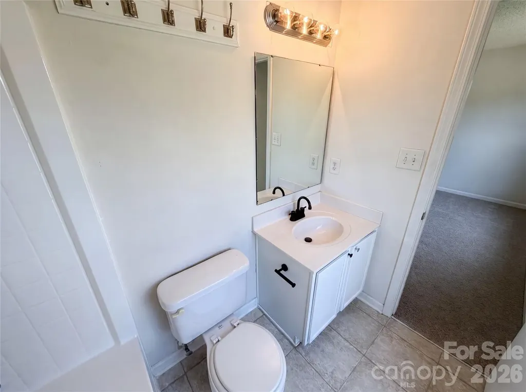 6121 Linda Vista Lane Charlotte NC 28216