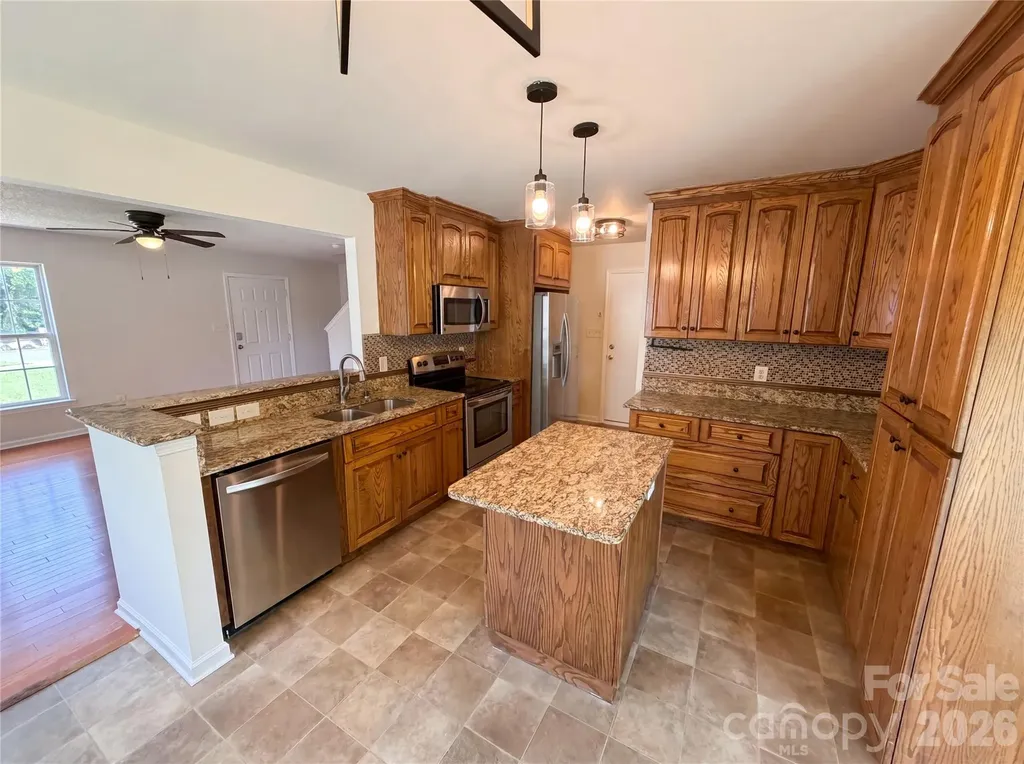 6121 Linda Vista Lane Charlotte NC 28216