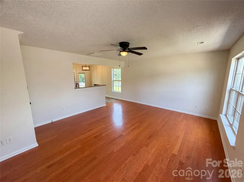 6121 Linda Vista Lane Charlotte NC 28216