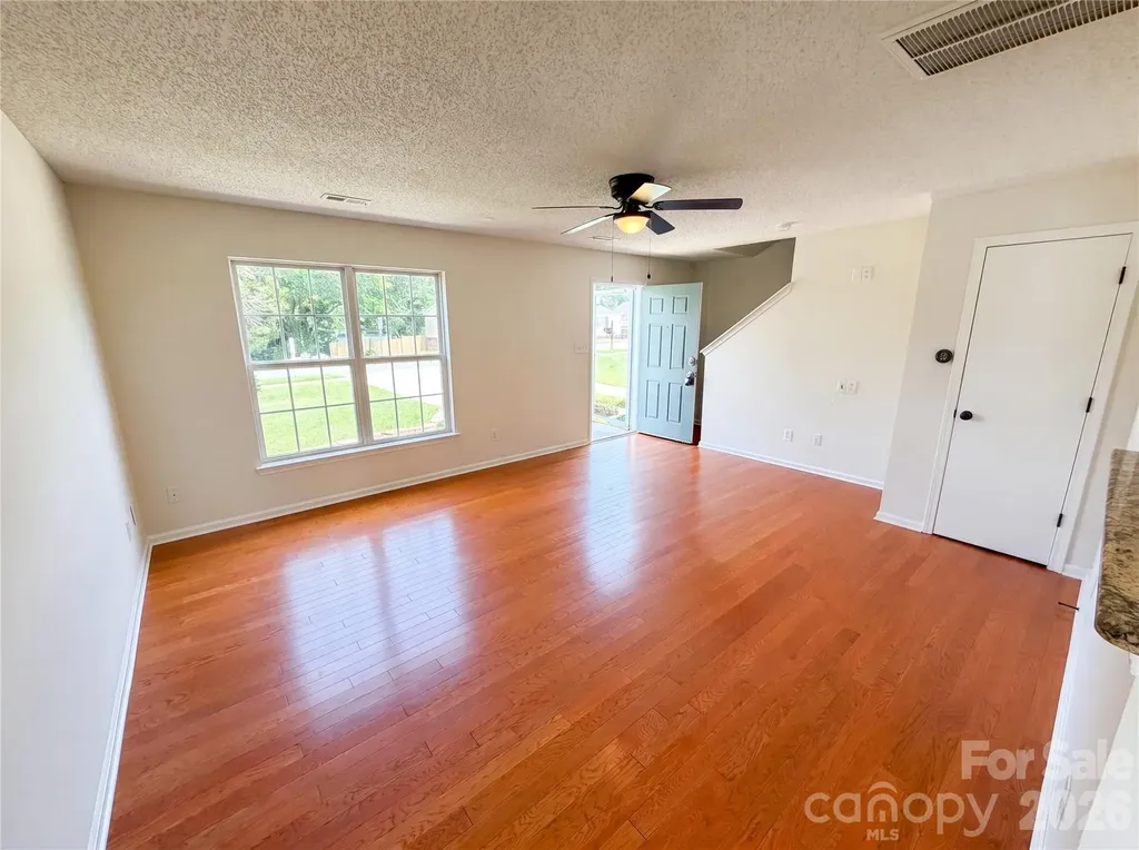 6121 Linda Vista Lane Charlotte NC 28216