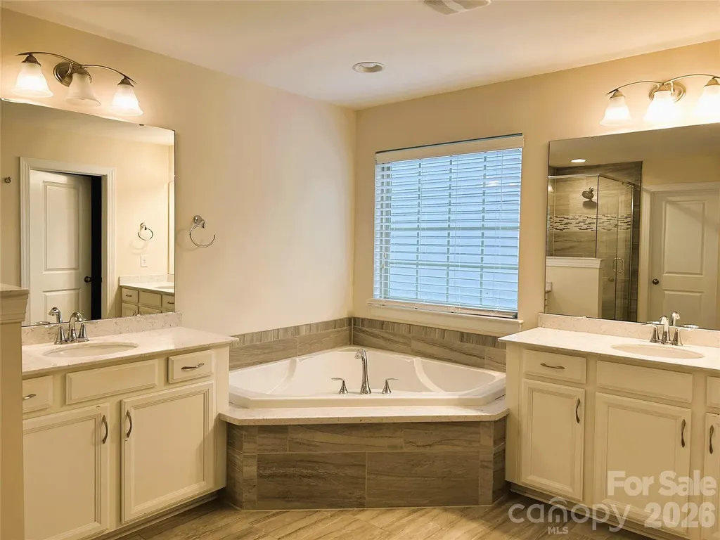 9015 Manor Oak Court Charlotte NC 28277