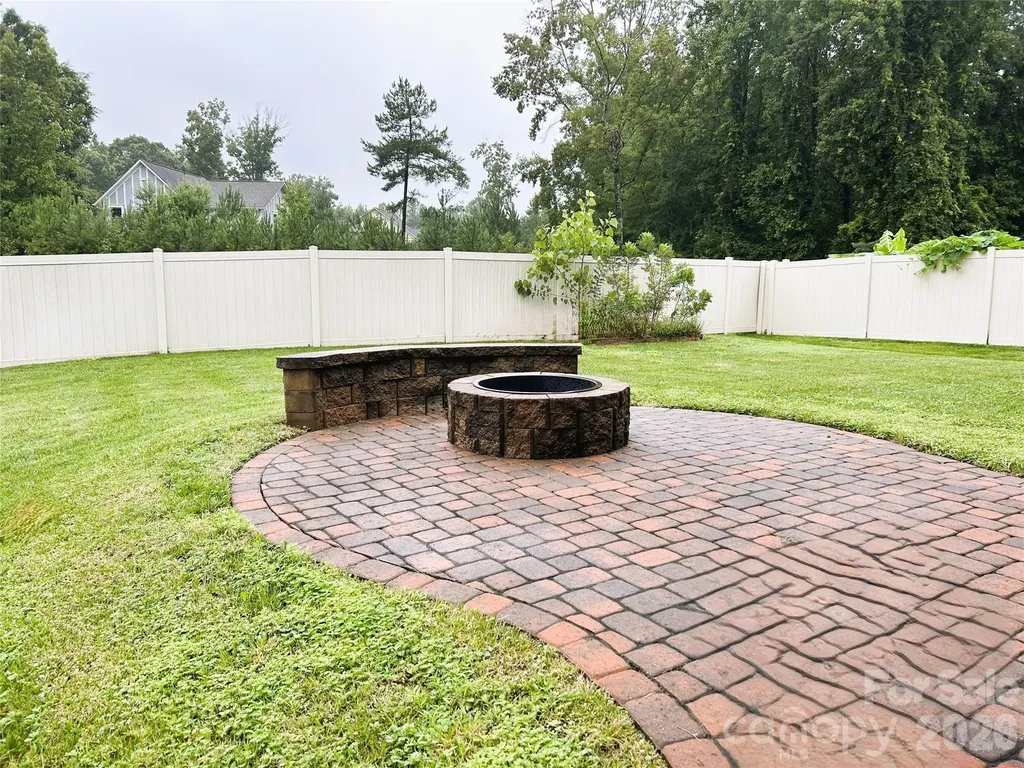 9015 Manor Oak Court Charlotte NC 28277