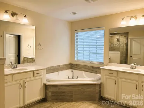 9015 Manor Oak Court Charlotte NC 28277