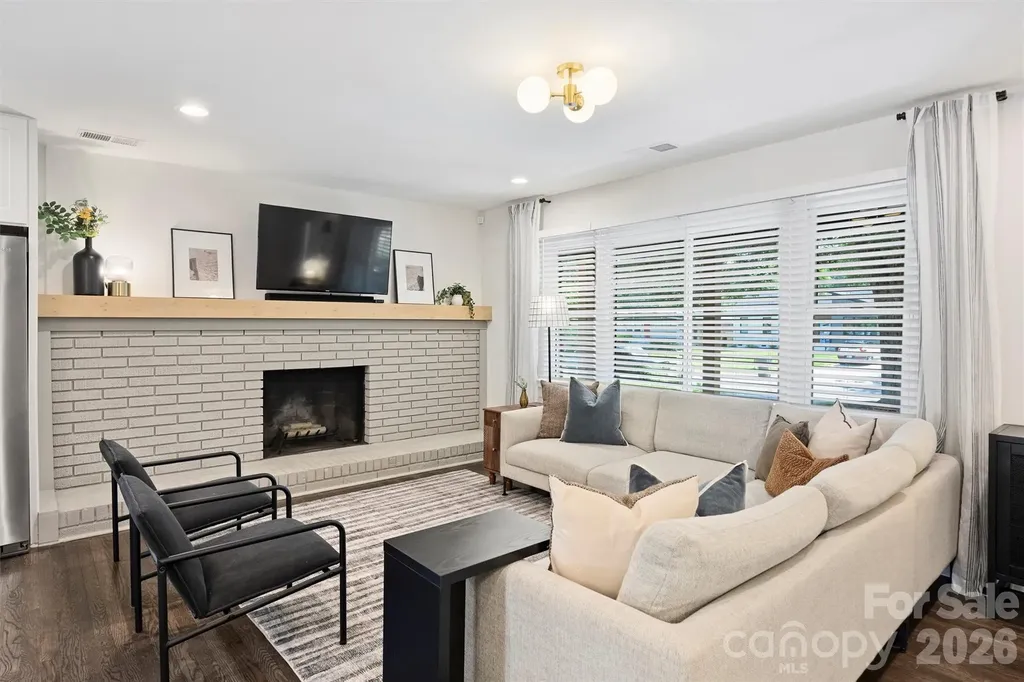 1914 Windham Place Charlotte NC 28205