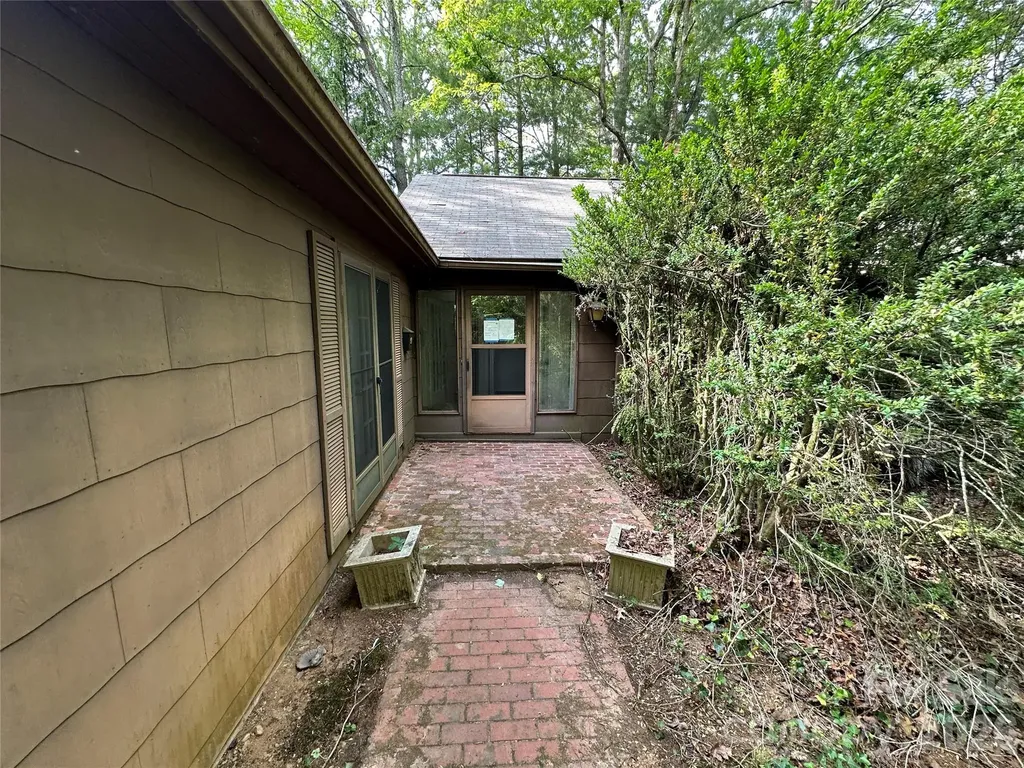 5 Lone Pine Road Asheville NC 28803