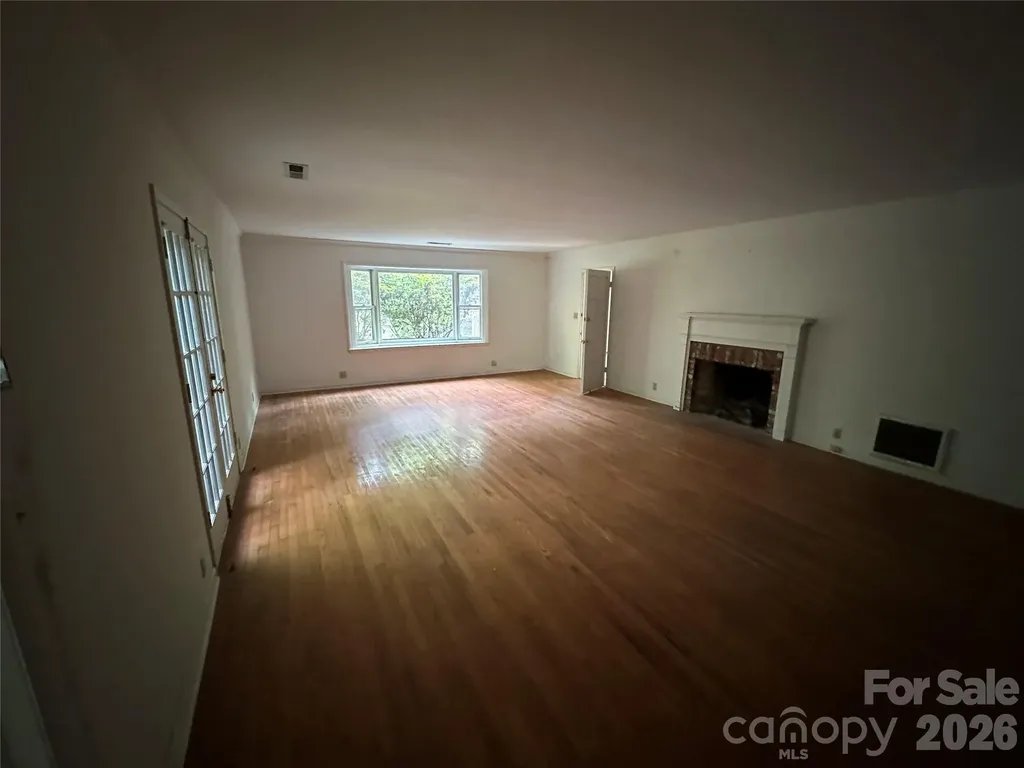 5 Lone Pine Road Asheville NC 28803