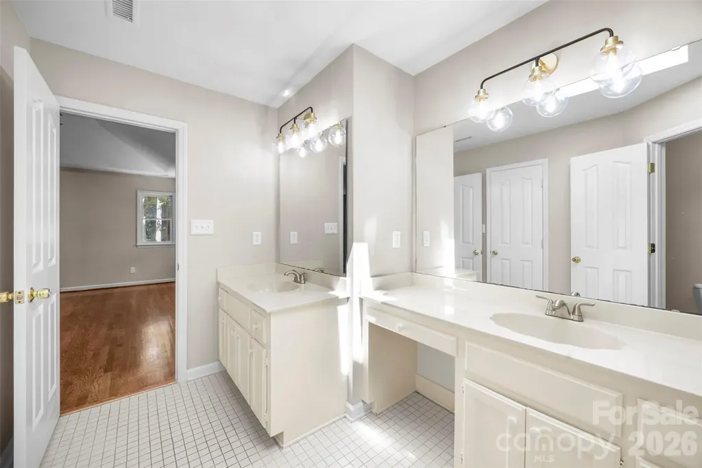 932 Alexandria Court Gastonia NC 28056