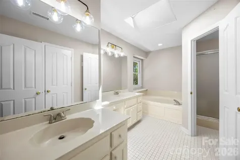 932 Alexandria Court Gastonia NC 28056