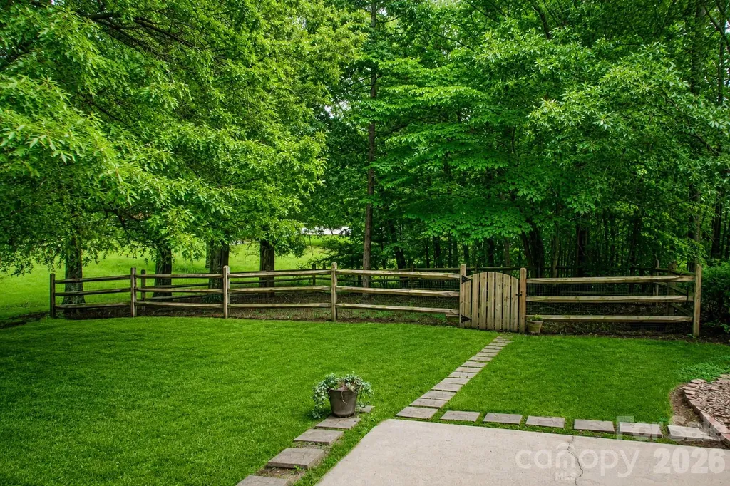 1015 Estate Lane Matthews NC 28104