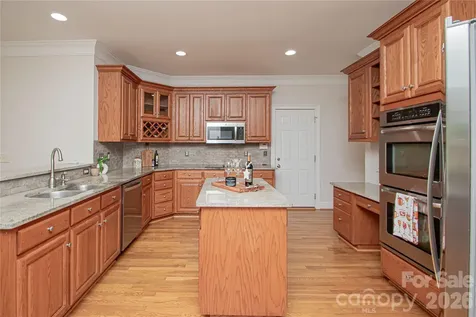 1015 Estate Lane Matthews NC 28104