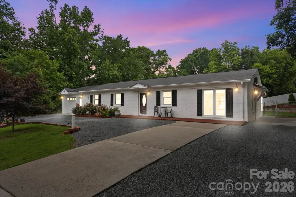 342 West Avenue Troutman NC 28166