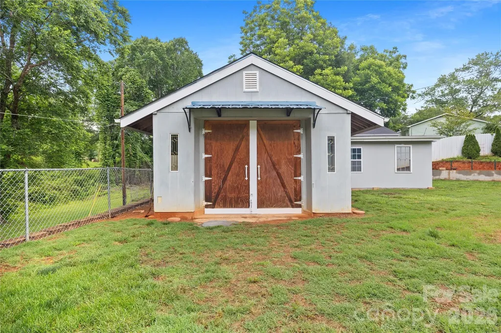 342 West Avenue Troutman NC 28166