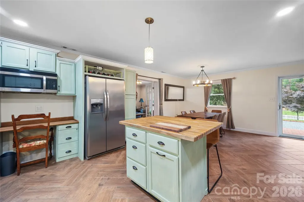 342 West Avenue Troutman NC 28166