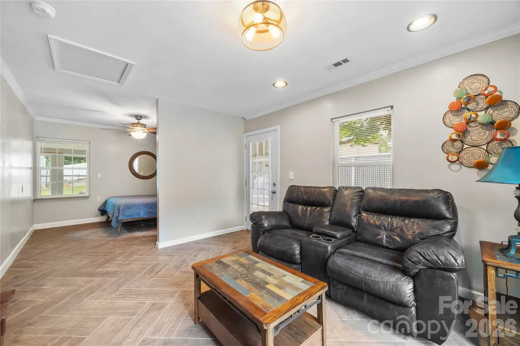 342 West Avenue Troutman NC 28166