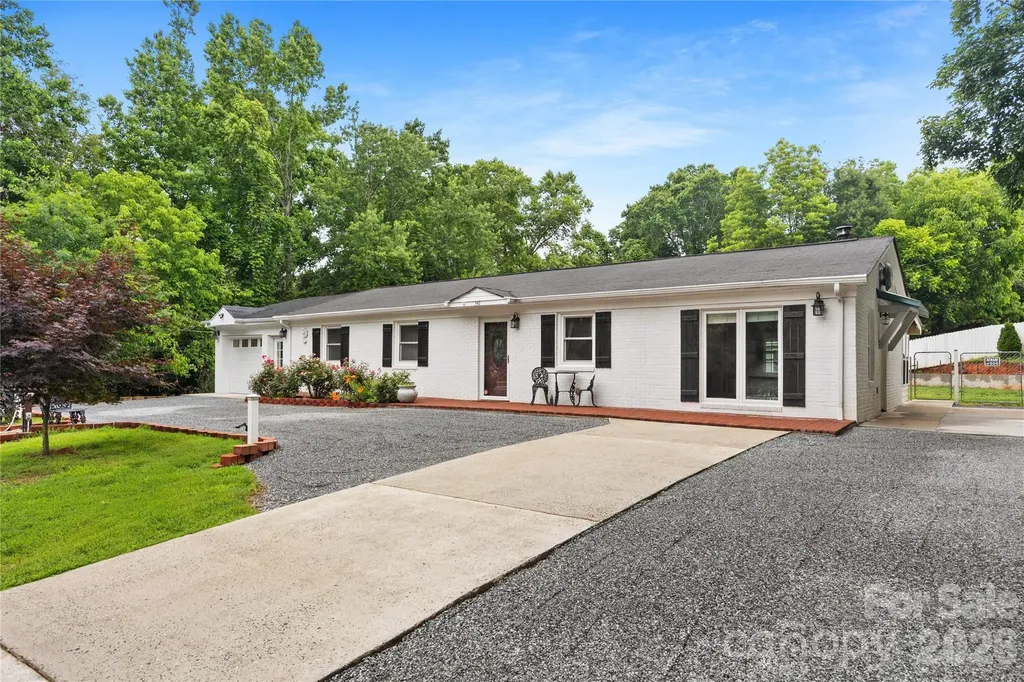 342 West Avenue Troutman NC 28166
