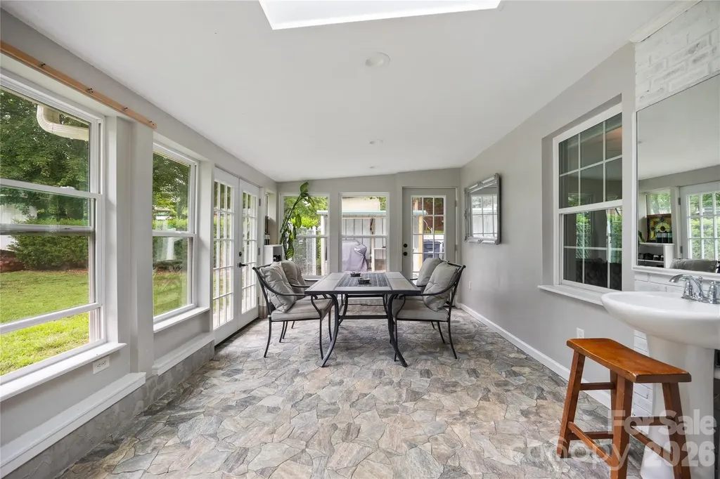 342 West Avenue Troutman NC 28166