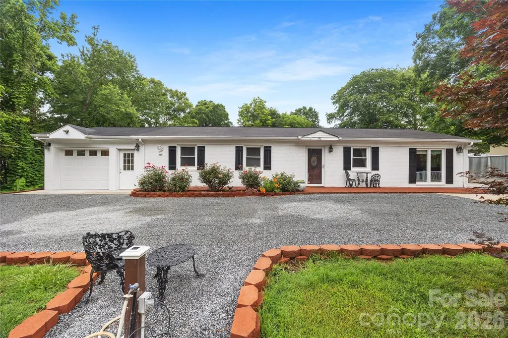 342 West Avenue Troutman NC 28166