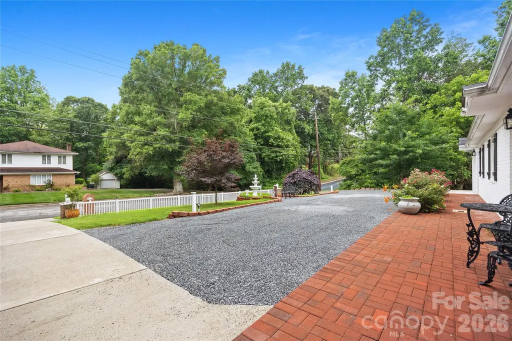 342 West Avenue Troutman NC 28166