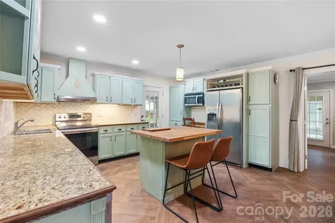 342 West Avenue Troutman NC 28166