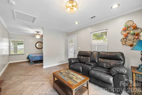342 West Avenue Troutman NC 28166