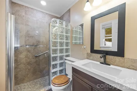 342 West Avenue Troutman NC 28166