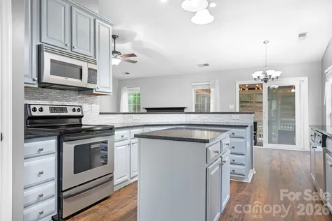 8940 Raven Park Drive Charlotte NC 28216