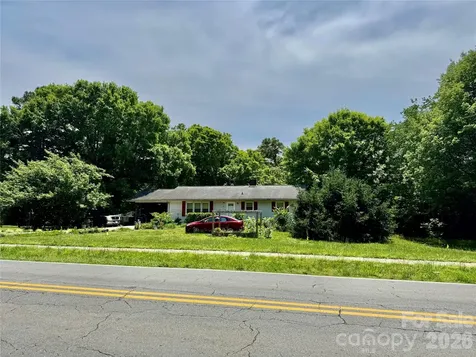 717 W Lee Avenue Yadkinville NC 27055