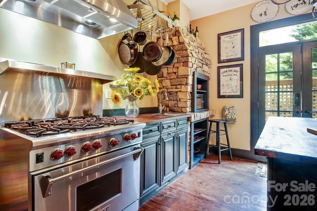 75 Charles Street Saluda NC 28773