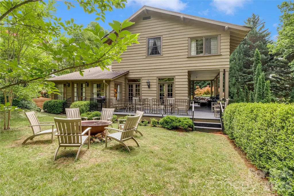 75 Charles Street Saluda NC 28773