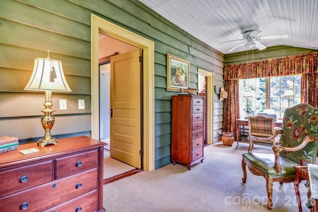 75 Charles Street Saluda NC 28773