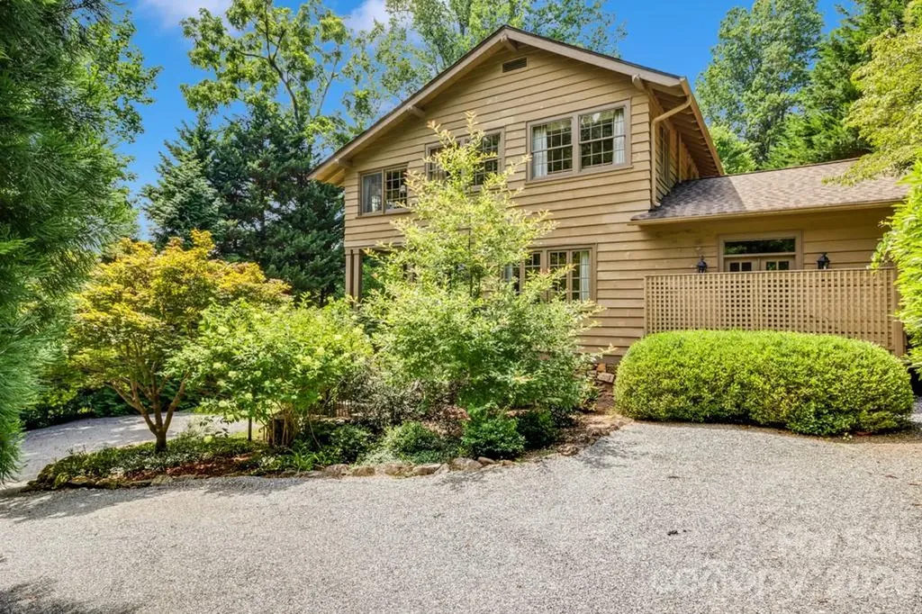 75 Charles Street Saluda NC 28773