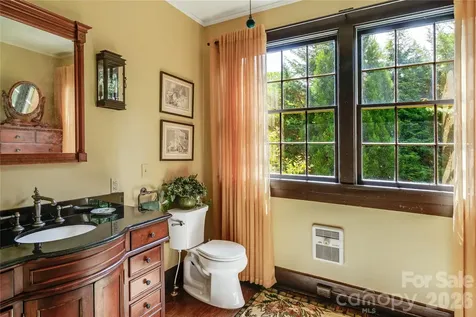 75 Charles Street Saluda NC 28773