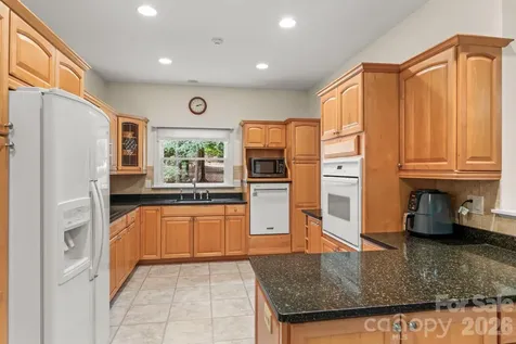 434 Yachtsman Point Lexington NC 27292