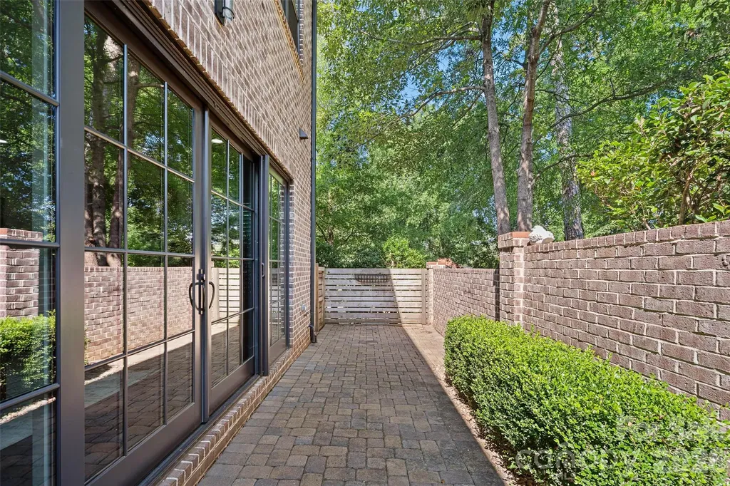 2023 Lynnwood Drive Charlotte NC 28209