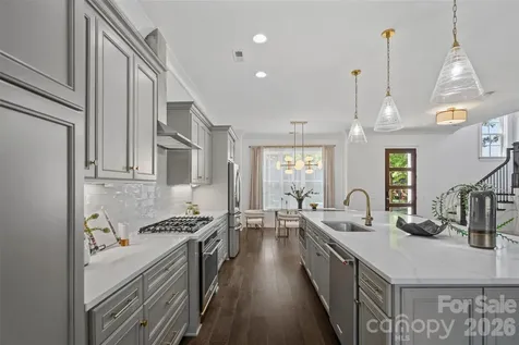 2023 Lynnwood Drive Charlotte NC 28209