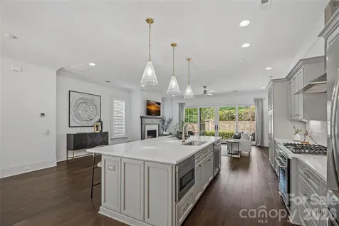 2023 Lynnwood Drive Charlotte NC 28209