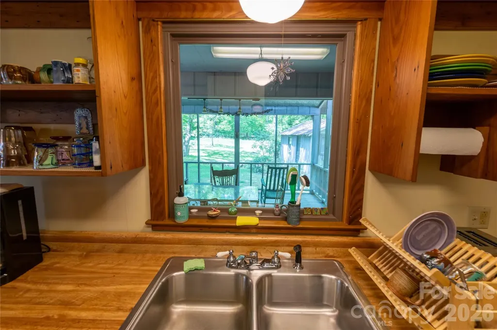 60 Virgels Mountain Road Burnsville NC 28714
