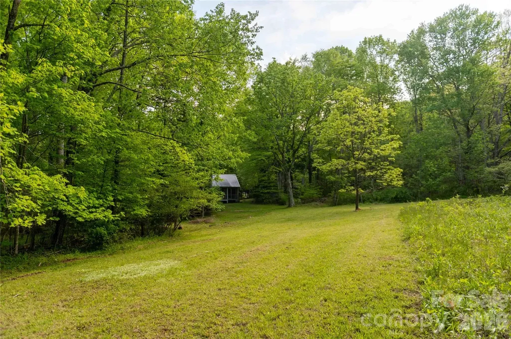 60 Virgels Mountain Road Burnsville NC 28714
